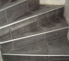 Escalier terminée avec nez de marche en alu