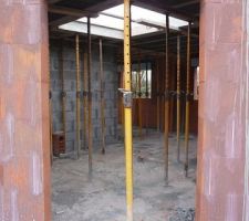 Dalle &eacute;tage coul&eacute;e