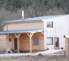 Vue extérieure par chemin d'accès