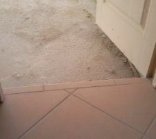 Et voici le carrelage du RDC : pas mal hein !!!
Beau travail du carreleur .....