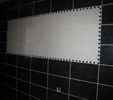 Pan de mur c&ocirc;t&eacute; baignoire.