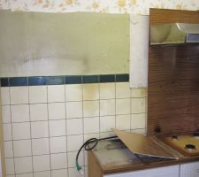 D&eacute;montage en cours de l'ancienne cuisine