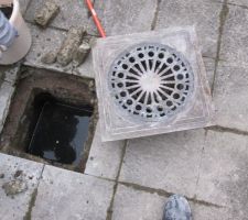 Un ptit soucis autour de ce regard le beton se casse et du coup il s'enfonce... on ne sais pas trop quoi faire...