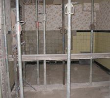 Cot&eacute; salle a manger avec les &eacute;tais