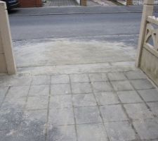 La il y avait le tas de sable du carreleur (un peu sur la route)