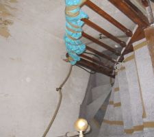 Et protection de l'escalier (depuis j'ai mis du scotch orange de chantier)