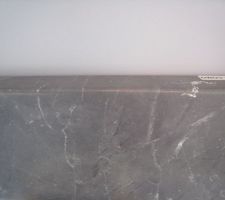 Choix de la couleur de la cuisine avec la couleur du plan de travail.