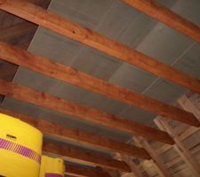 Pose du plancher du grenier en agglomarine de 33 d'épaisseur