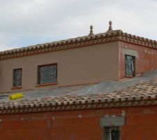 1ère couche terminée sur la façade Ouest de la tourelle