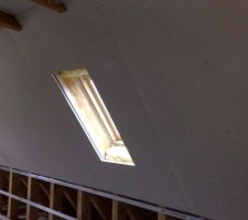 Vue rapprochée de l'ouverture du velux de mon bureau