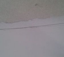 Pon&ccedil;age des murs / enduit sur les creux