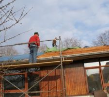 Démontage de la toiture et bâchage.