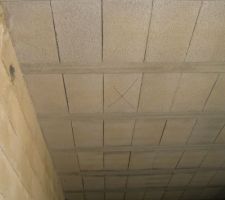 HOURDIS A CASSER POUR FAIRE OUVERTURE AVEC 10 CENTIMETRES DE BETON FERRAILLER AU DESSUS