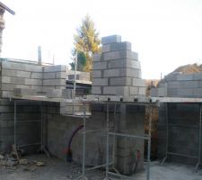 Sa prend forme on apercoit la fenetre de la cuisine qui sera tres grande!!!
