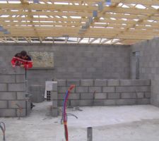 Maçonnerie du mur de separation du garage en cour!