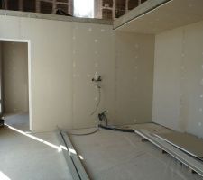 Le salon (porte vers chb)