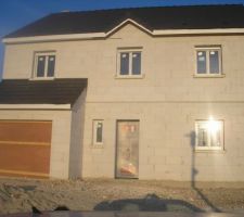 Photo des menuiseries sauf porte de garage qui arrive vendredi