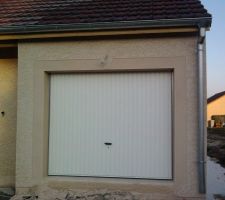On aime beaucoup l'encadrement de la porte de garage