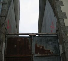 Les ancrages a prevoire pour tenir les lamellés collés du bureau