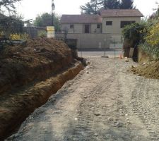 Les fouilles pour les fondations des murs de l'entr&eacute;e