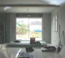 Vue sur future salle à manger ( coté baie vitrée) salon