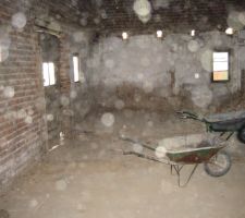 Démolition des espaces intérieurs (un peu de poussière ambiante !!)