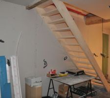 Le pignon interieur sous l'escalier est isol&eacute;.