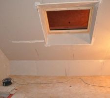 Le placo pos&eacute; - en attente de la pose des bandes