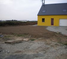 Terrain mis a plat et nettoyer, sa change!