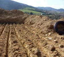 Tranch&eacute;es pour le puits canadien en attente
