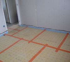 Pose de l'isolant (TMS 56) avant le chauffage au sol