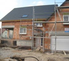 Ma&ccedil;onnerie en cours pour prolonger la terrasse