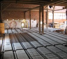 Cr&eacute;ation de la dalle du RDC, plancher poutrelles hourdis pour vide sanitaire (au fond &agrave;  droite, il manque un facade, c'est normal, on l'a detruite !!)