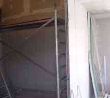 Cloison pied escalier
