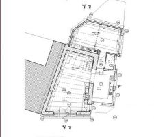 Voila un plan du RDC, SAlon/sam dans la grande piece, cuisine en extension de batiment sur le coin inferieur droit , et garage au nord