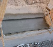 Seuil de porte de service du garage