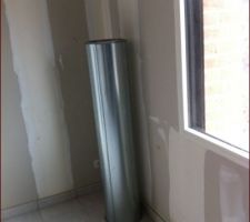 Tube de cheminée fourni (à ranger quelque part)