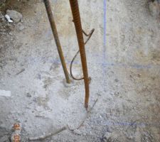 Exemple de scellement chimique trou de 20mm, fer de 10mm, enfoncement mini 26cm.
