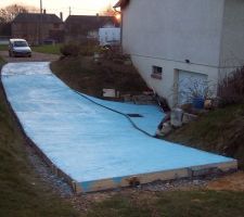 Coulage du béton terminé. Débuté à 14h, fini à 17h30. Il n'y a plus qu'à laisser passer la nuit avant de le laver.