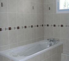 Faience et carrelage de la SDB: côté baignoire ....