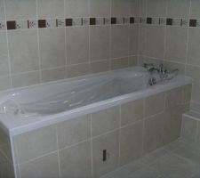 Faience et carrelage de la SDB: coffrage de la baignoire.