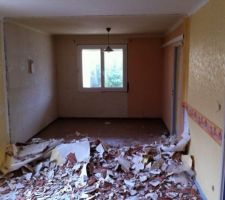 La photo est prise de l'ancienne SDB, en jaune l'ancienne chambre de notre fils, au fond mon bureau