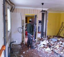 La on voit l'ancien local tech. et l'entree de la cuisine