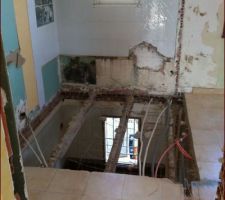 Reprise du maçon, il a crée la trémie pour l'escalier