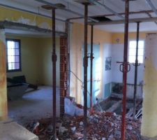 1er etage creation de l'ouverture qui donnera sur la salle de jeux, la chambre d'amis et le WC