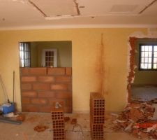 Ouverture de l'acces a la salle de jeux, ch d'amis, wc de l'etage (gauche de la photo)

Rebouchage de l'ouverture existante