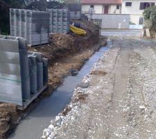 Fondation d'un des mur de sout&egrave;nement de l'entr&eacute;e