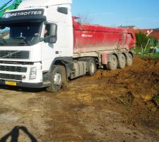 Voila les premiers ennuis!!!!!camion bloqué !!!!