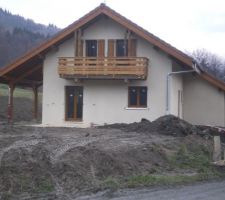 Pose du balcon et remise en place des terres
