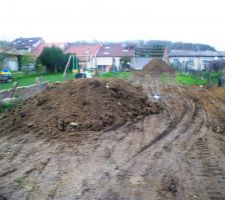 La vue du terrain y a encore de la terre puuffff on voit le bout mdr!!!